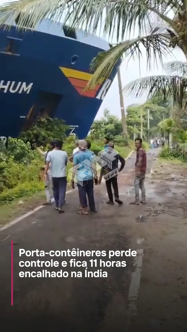 O porta-contêineres Nawata Bhum encalhou na margem do rio Hooghly, em West Bengal, na Índia, após apresentar uma falha no sistema de direção enquanto se dirigia ao Porto de Syama Prasad Mookerjee, em 