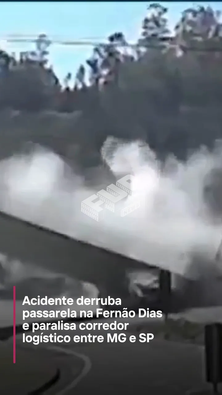 Uma carreta que transportava um caminhão basculante atingiu uma passarela e provocou o desabamento da estrutura sobre a Rodovia Fernão Dias (BR-381), em Vargem (SP), na manhã de terça-feira (18). O ac