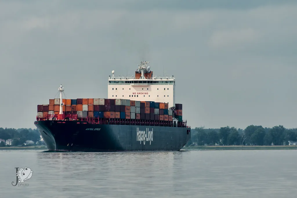 Hapag-Lloyd revisa sobretaxas por baixa do Rio Reno e cobrança pode chegar a € 1.350