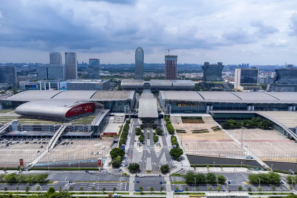 Canton Fair abre com aposta em tecnologia e defesa de cadeias globais de abastecimento