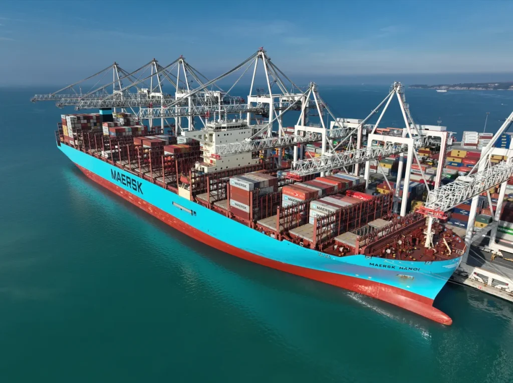 Maersk anuncia sobretaxa de US$ 500 para cargas do Brasil à Europa e encerra serviço conjunto com a CMA CGM