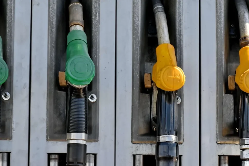 Governo eleva subsídio ao diesel importado em meio à dependência de fornecedores externos