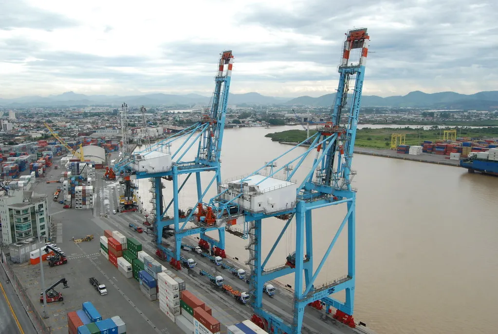 Canal de acesso ao Porto de Itajaí reabre com restrições após interrupção por correnteza