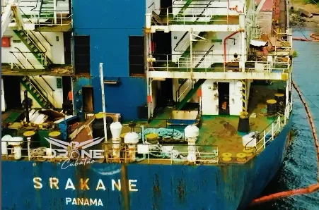 Após seis anos de impasses, Srakane começa a ser desmontado no Porto de Santos